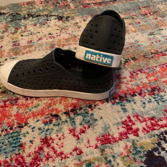 Women’s size 5 Jefferson Native shoes - Picture 3 of 3